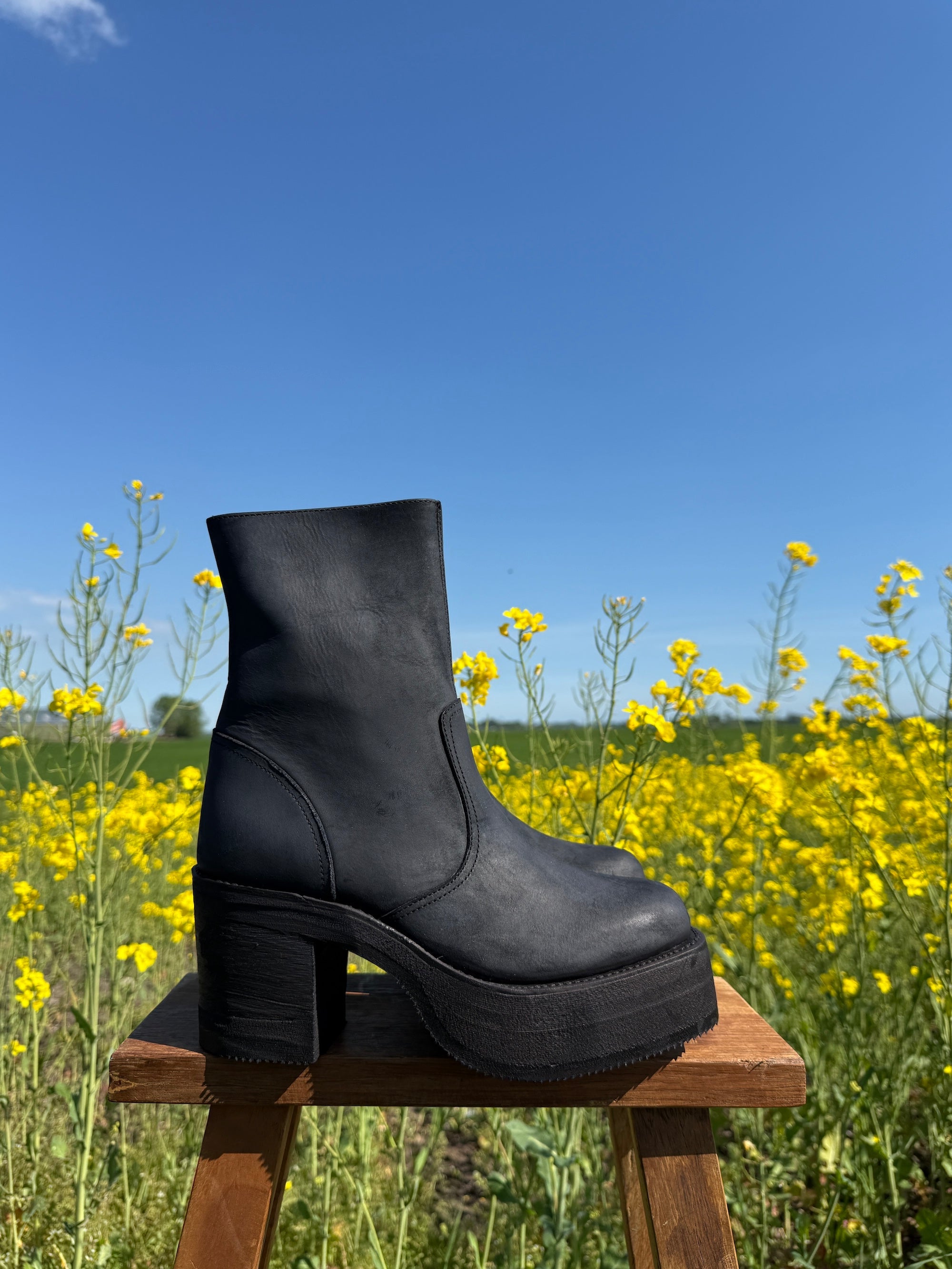 Black Platform Zip Ankle Boots - Deadstock – Dandelie