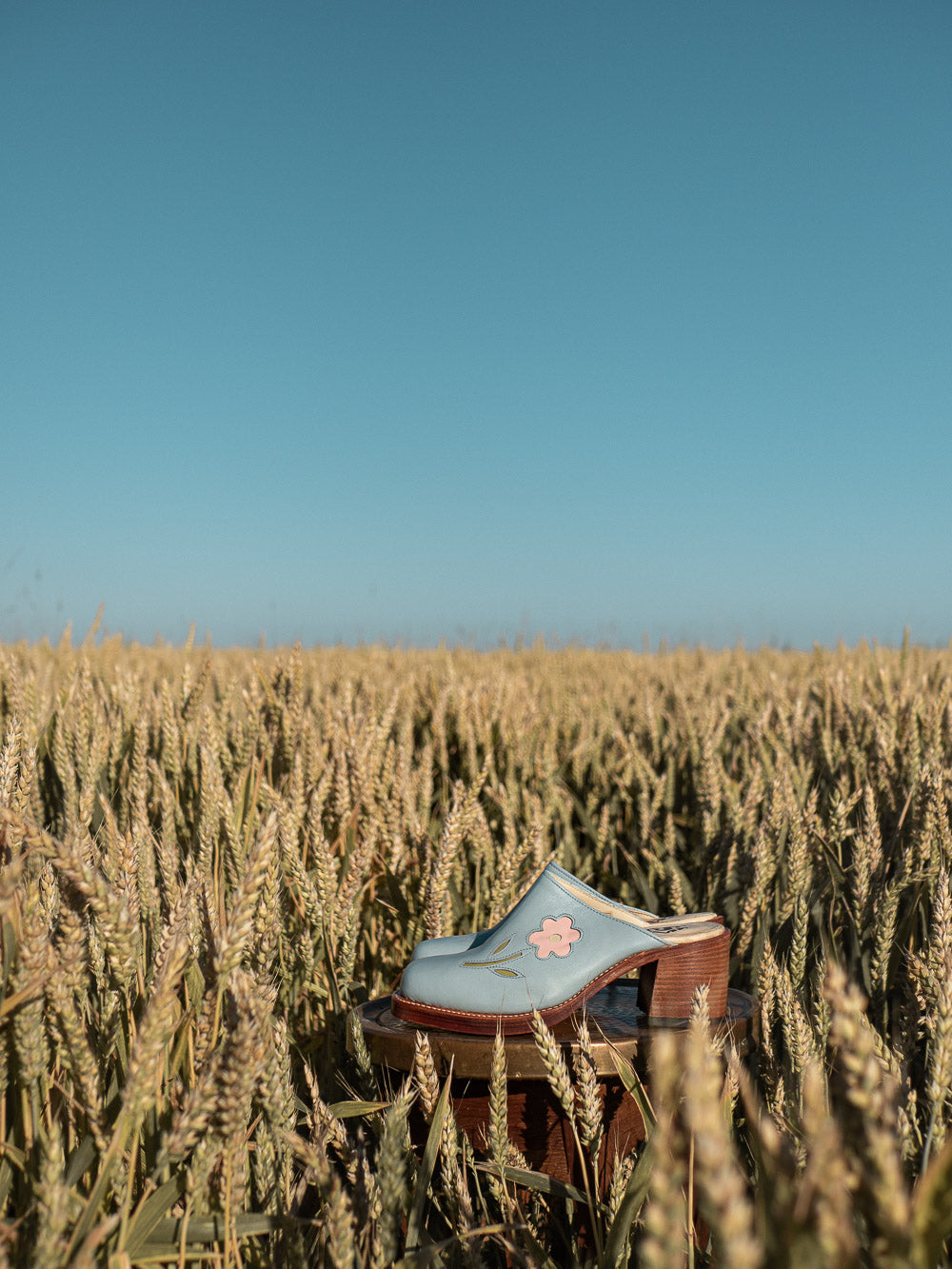Sendra flower clogs mules blue