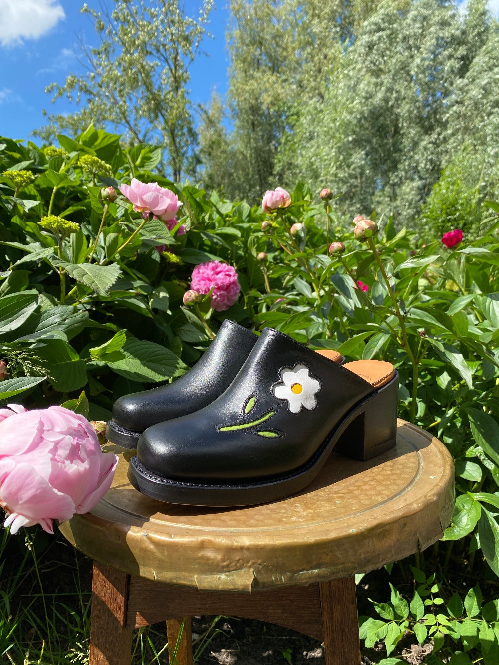Flower Clogs Black Blanc