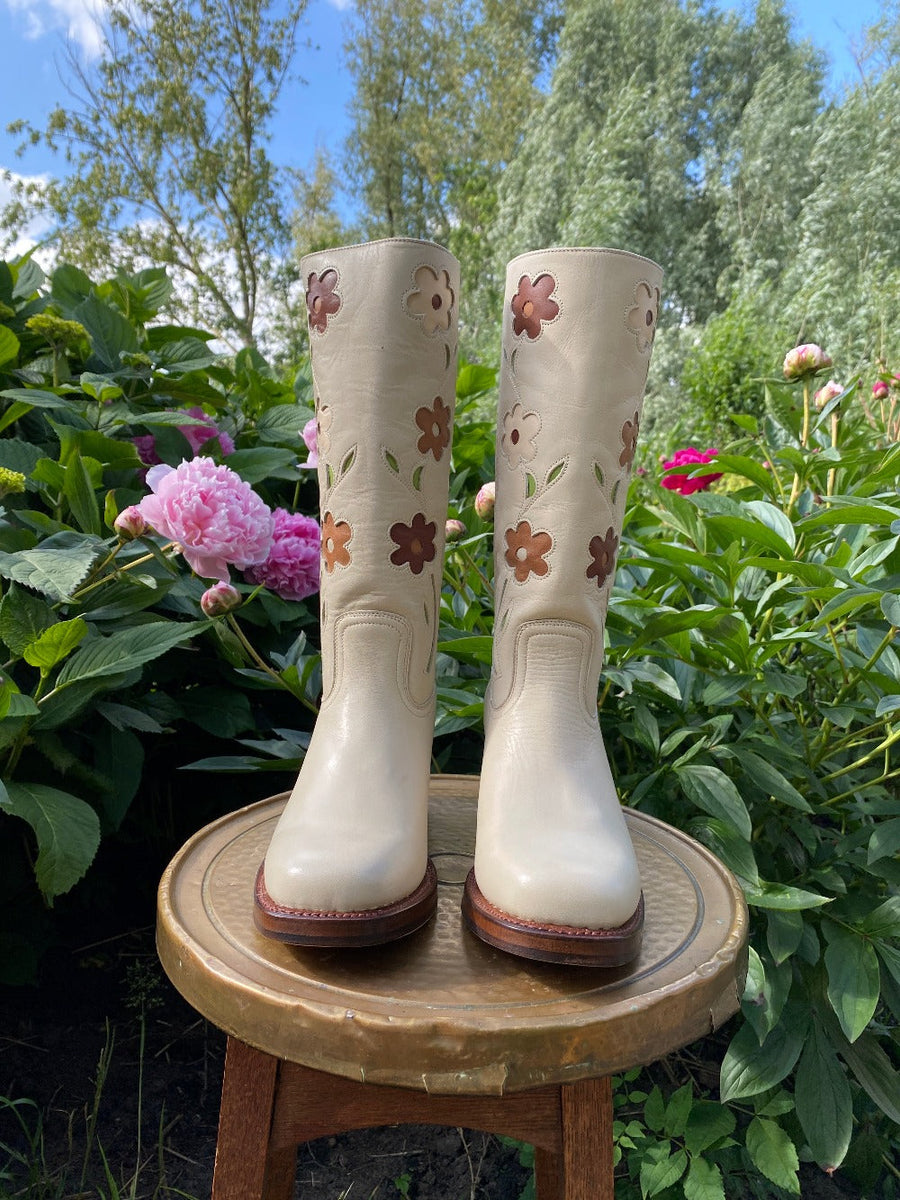 Flower Boots Black Mat – Dandelie