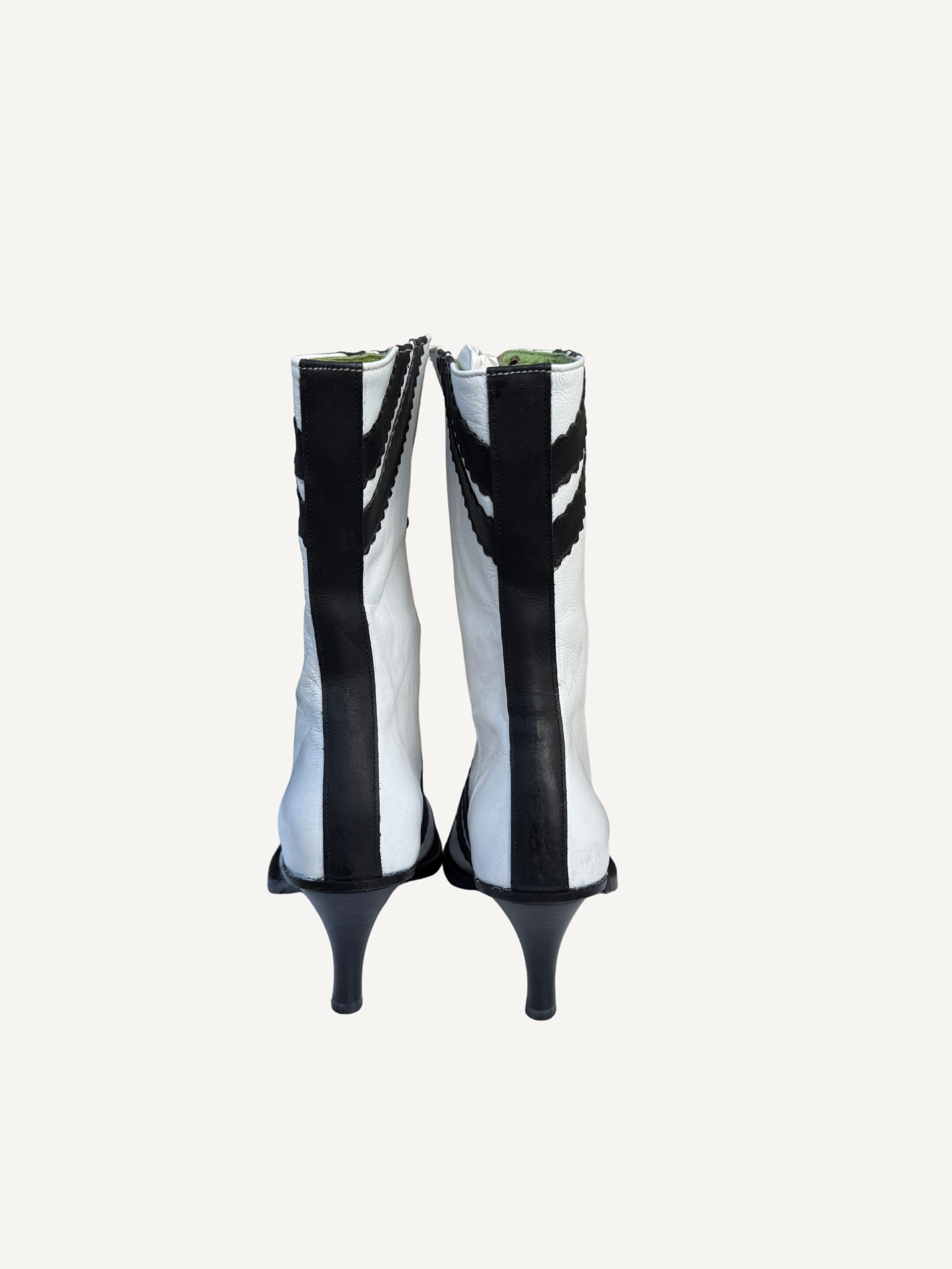 White Y2K Boots with Laces and Black Details - Deadstock – Dandelie