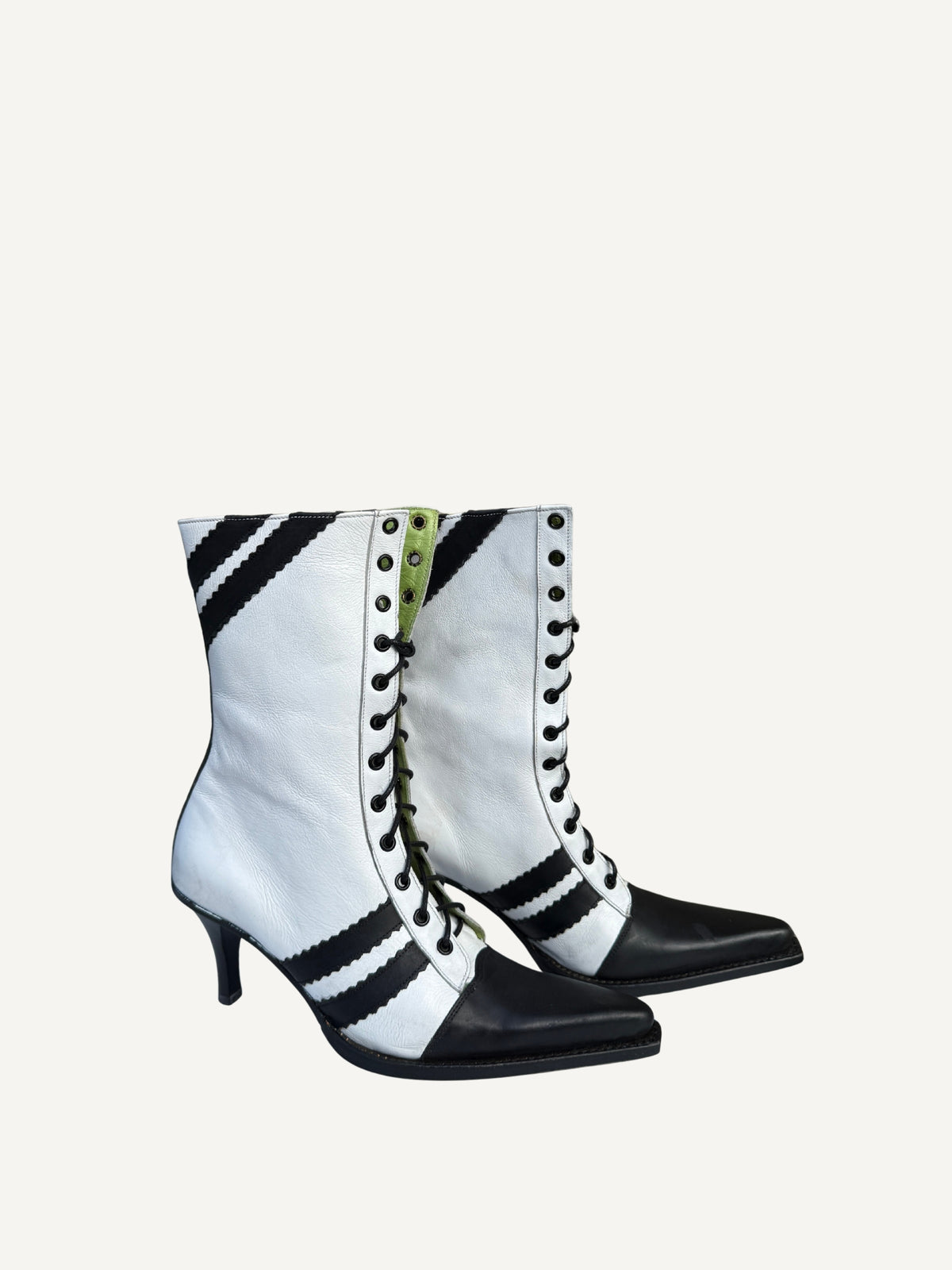 White Y2K Boots with Laces and Black Details - Deadstock – Dandelie