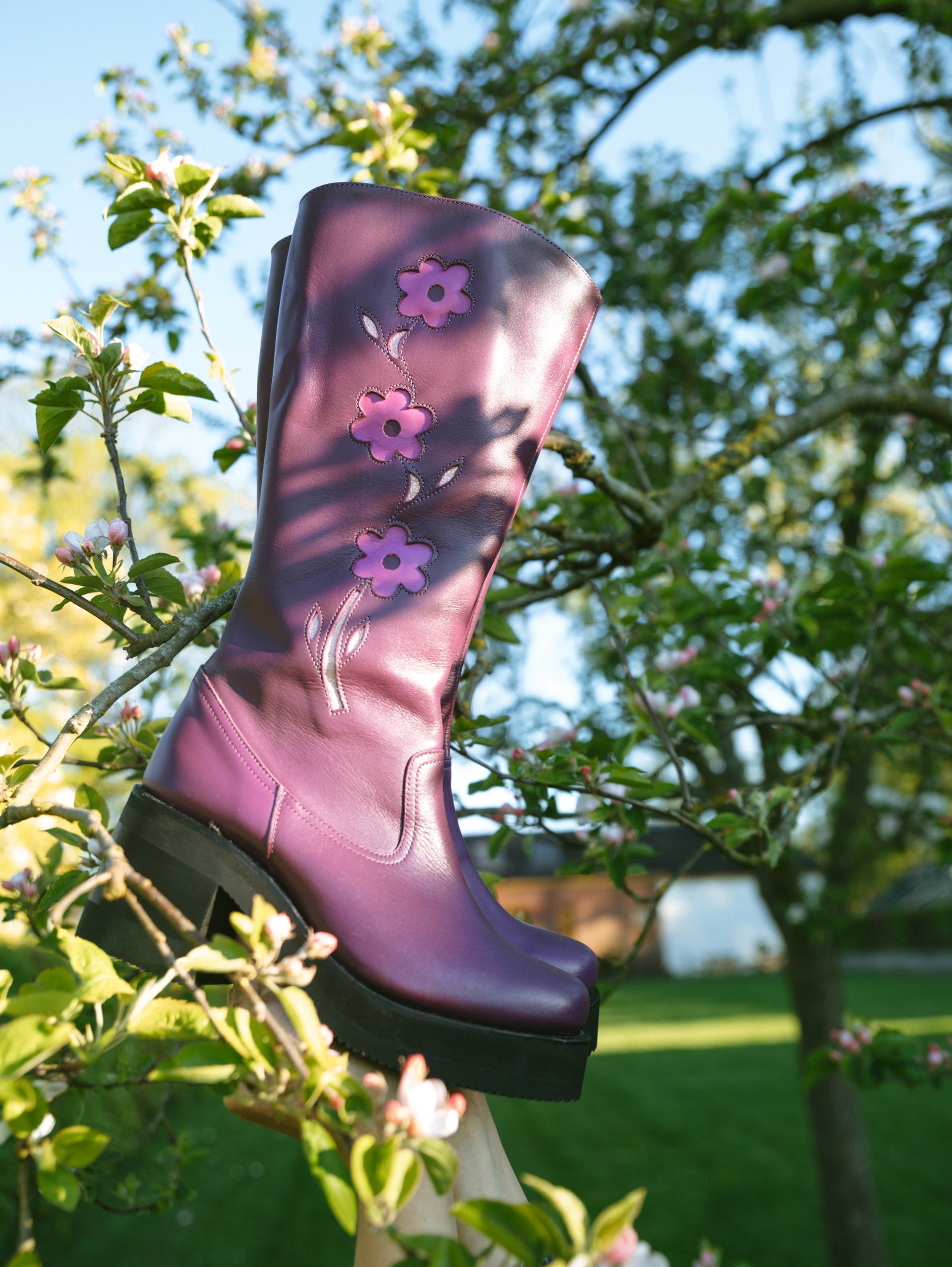 womens purple dress boots Platform Flower Violet Discover 79 LEATHER JACKET Womens Chelsea Boots Synced Select your size:EU 42 - US 9