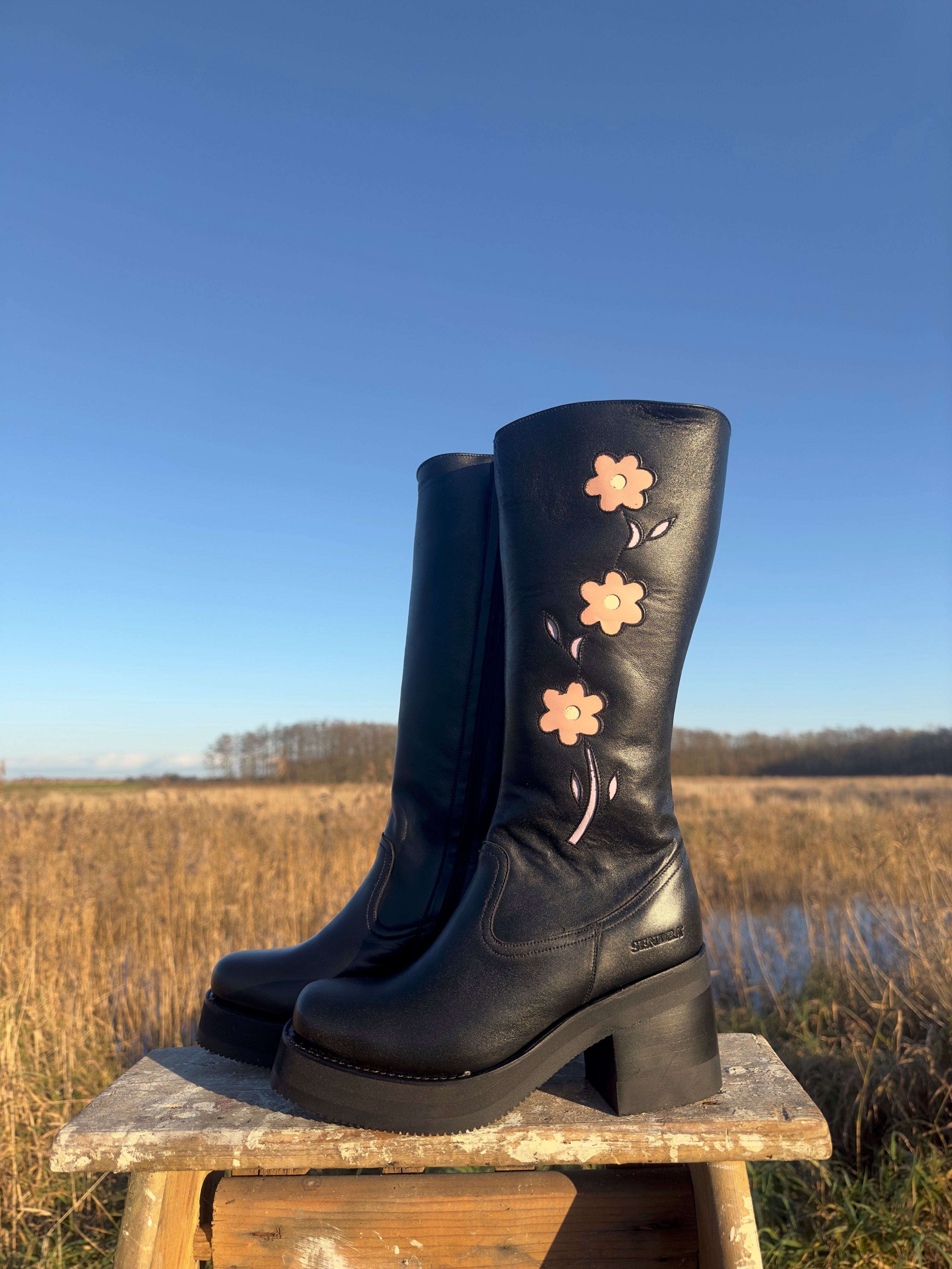 Platform Flower Boots Black Pink – Dandelie