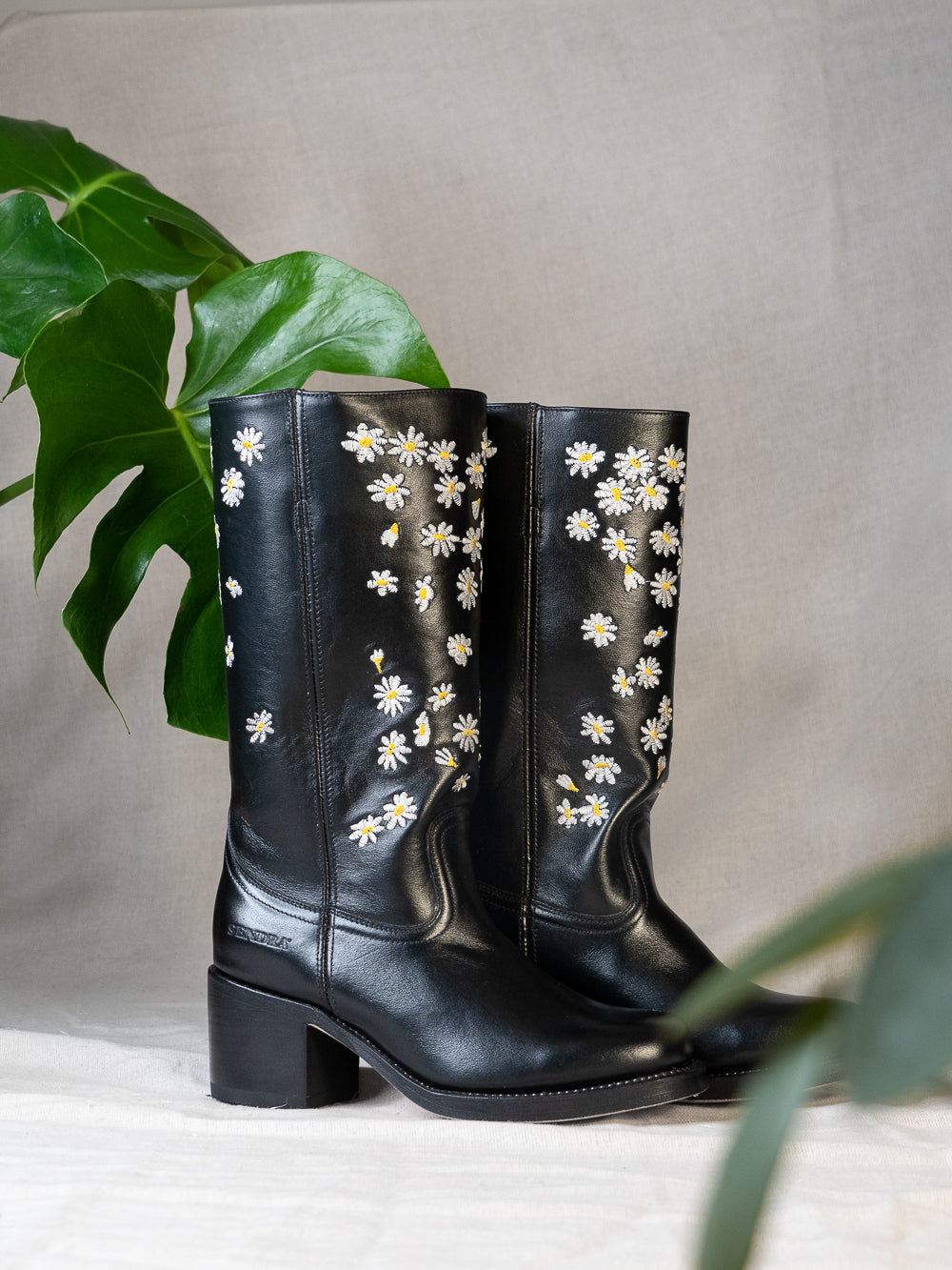 Daisy Boots Black – Dandelie